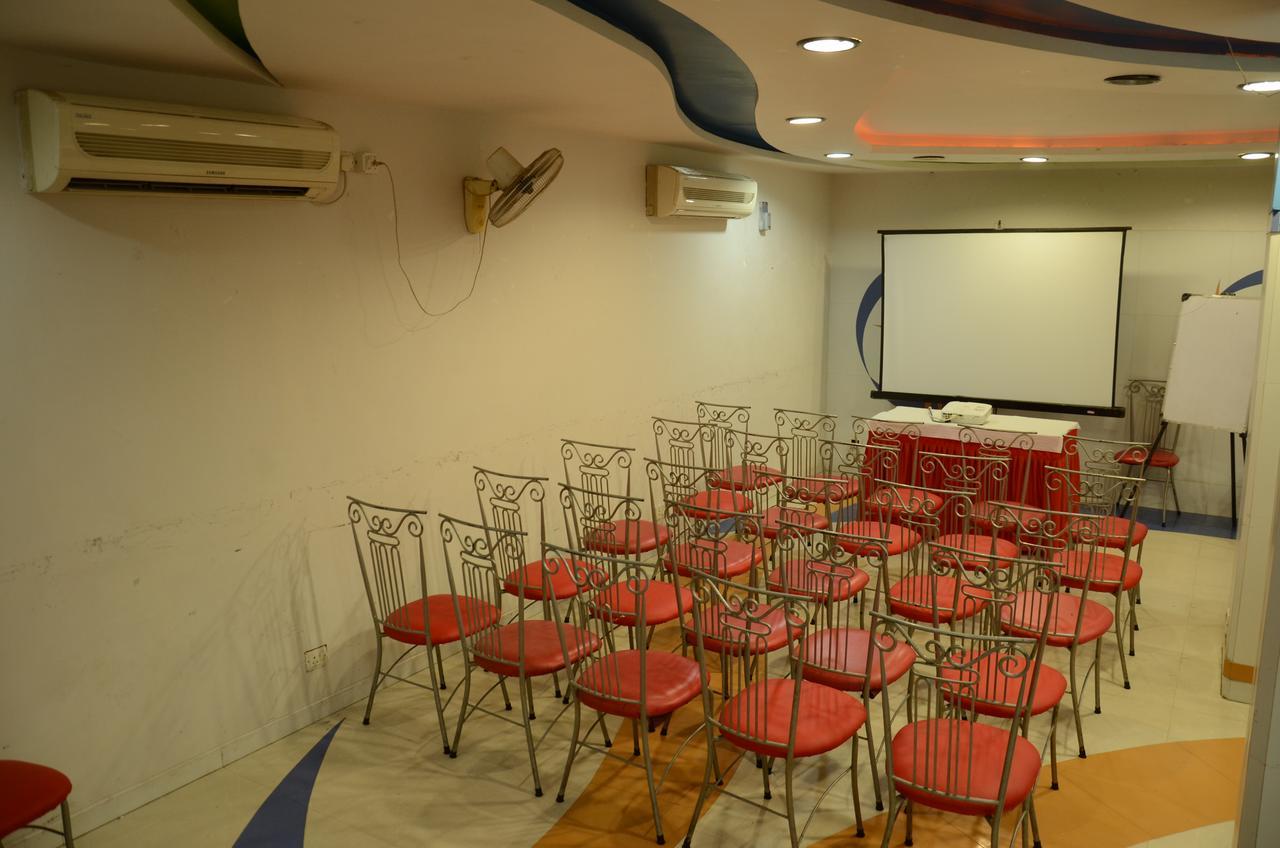 Prithvi Hotels أحمد أباد المظهر الخارجي الصورة