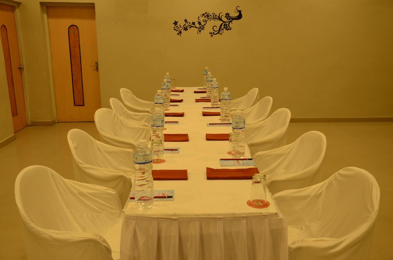 Prithvi Hotels أحمد أباد المظهر الخارجي الصورة