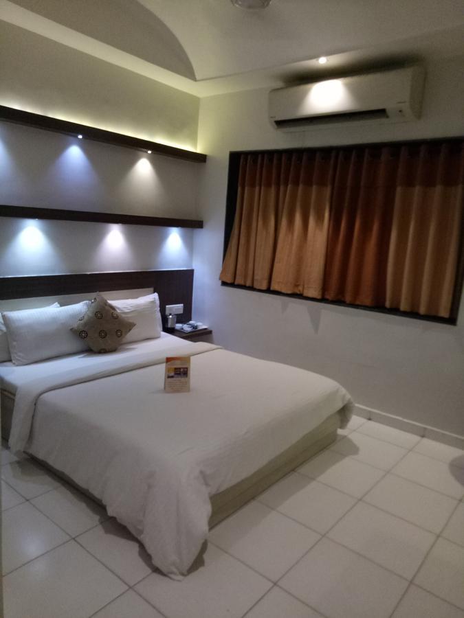 Prithvi Hotels أحمد أباد المظهر الخارجي الصورة